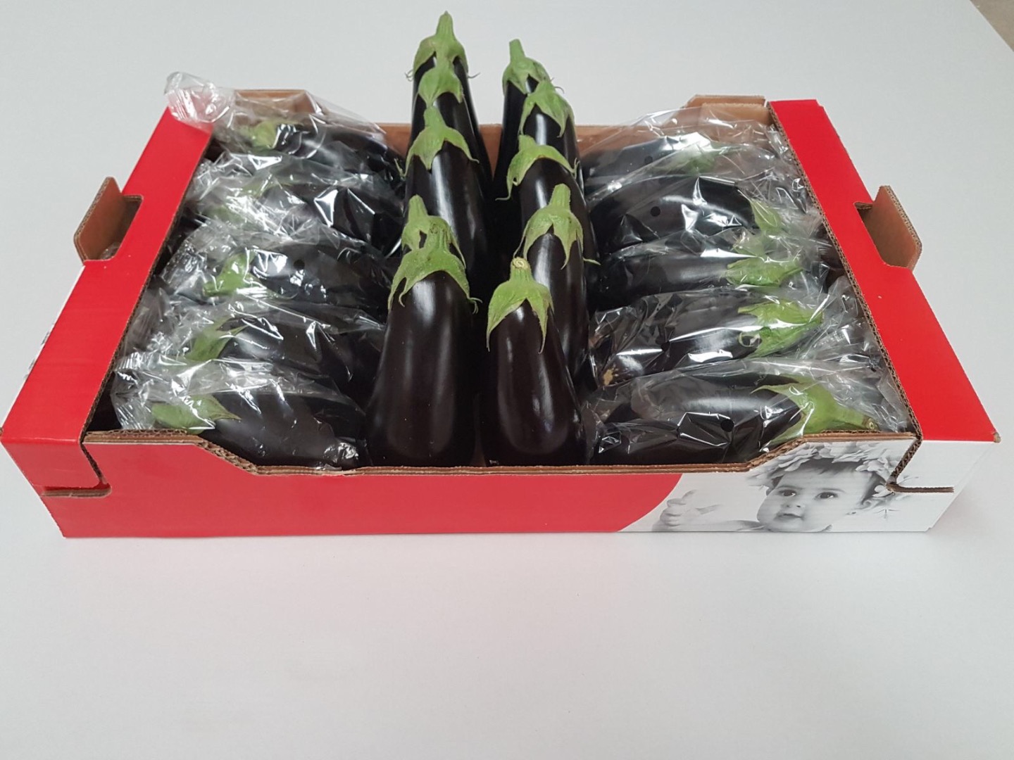 A la venta una berenjena española (grande) sin intermediarios (directamente de España) También tenemos pimientos (todos los colores) y calabacines
