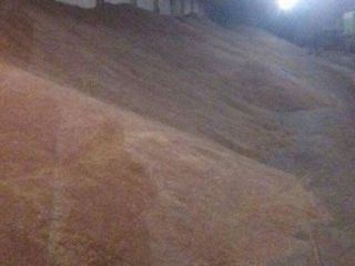 Productor agrícola que vende lino ecológico con certificado de