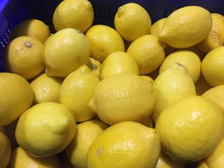 Venderé un limón, importado de España, primafiori, bonito, fresco,