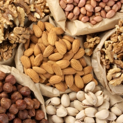 Anacardos / Pistachos / Piñones / Nuez / Almendras / Macadamia / Clavos Somos el principal exportador de wholes blancos (W 450) que son conocidos por su rico y