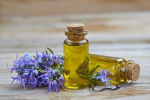 Suministramos aceites esenciales puros, naturales y orgánicos de varios tipos, contáctenos por correo electrónico para obtener más información