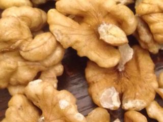 Nuez descascarillada