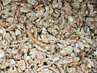 Nueces, Ucraniano. De una tonelada, permanentemente.
