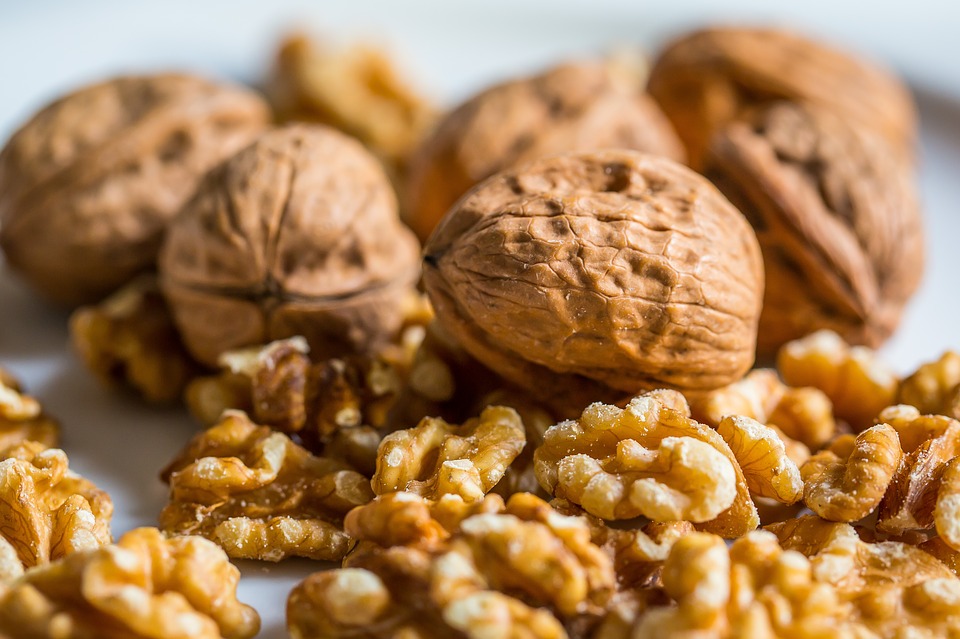 Hola, soy un proveedor de NUTS ITALIANO con cáscara (se puede descascarar para acordar) en cantidades al por mayor, hasta 18 TON (!) Inclusive