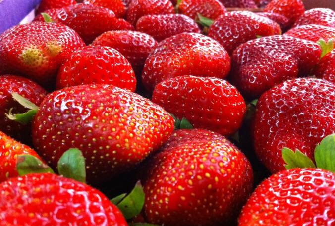 Nombre del producto Fresa, frutas frescas, Made in Japan Szie 17 * 32 * 5cm Taste Sweet Color Red Contacto a través de: Teléfono / Whatsapp No