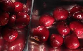 Especificaciones Cereza fresca 1) Cereza fresca 2) Maduración temprana de gran tamaño 3) Peso promedio: 10 g 4) Diámetro: 15 mm 5) El tallo es corto y la pulpa