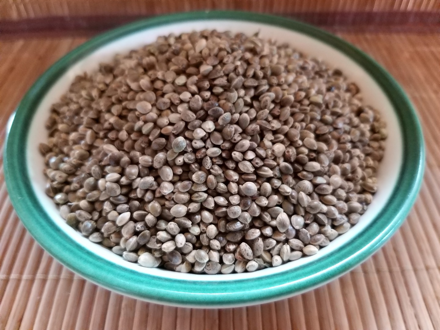 Semillas de cáñamo (Sativa) grado USO31 semillas de cáñamo grandes, enteras y maduras, Cáscara de cáñamo (semillas de cáñamo) de producción propia