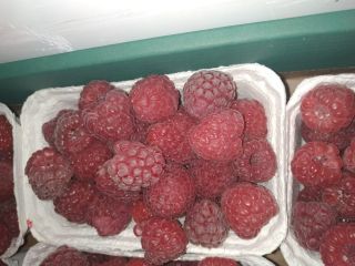 Frambuesa, fresca, bonita, jugosa, dura.