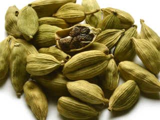 Mejor venta de especias Secas Cardamomo negro a velocidad