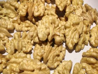 Compre nueces procesadas de todas las variedades de Ucrania