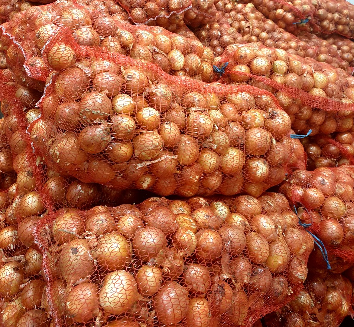 Venderé hermosas cebollas doradas, calibre 5 + 8, sanas, jugosas, limpias en bolsas de 15-21 kg