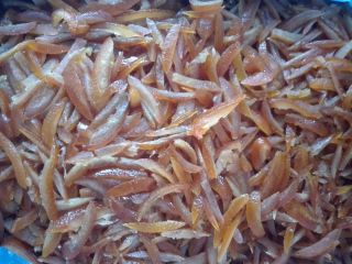 Venderé cáscara de naranja dulce. Grandes cantidades, bajo precio.