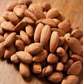 Almendras con cáscara y sin cáscara Producto: Sabor orgánico de nueces y almendras crudas: Sabor agradable típico de almendra, ligeramente astringente