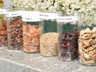 RUB ÁRABE: TAMBIÉN CONOCIDO COMO RUB ACACIA; PRIMERO UTILIZADO