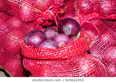 tenemos una cosecha fresca de cebolla roja y amarilla, calibre: 55+ contacte directamente, llame: correo electrónico: wechat: omarkjerry0