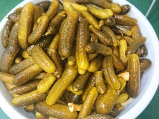 Hola, tengo que vender pepinos encurtidos en barriles, sin