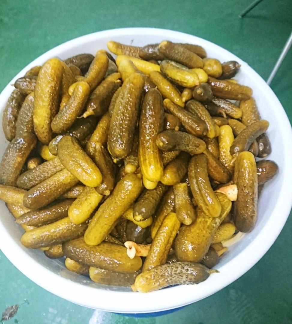 Hola, tengo que vender pepinos encurtidos en barriles, sin conservantes, ¡receta probada!