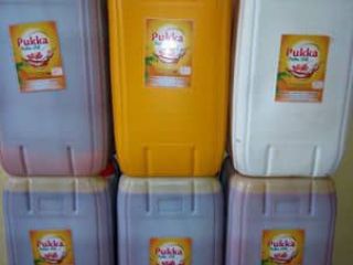 Vendemos grandes cantidades de aceite de palma. Tenemos zomi