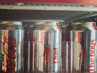 Ofrecemos coca cola 330 ml y bebida energética Red