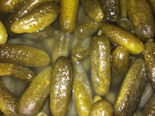 Tengo que vender pepinos encurtidos 6-9cm. Los pepinos son