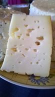 Vendemos queso de cuajo 100% de leche de cabra.