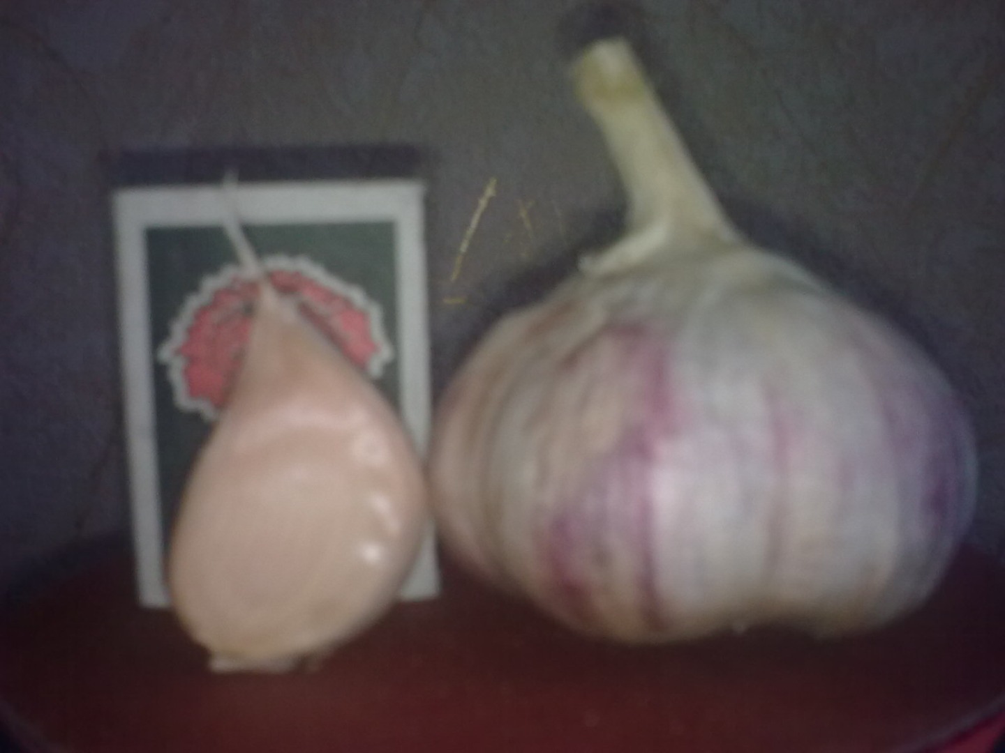 Al vender ajo plantado para plantar, hay una gran selección de variedades de ajo, a saber: 1)