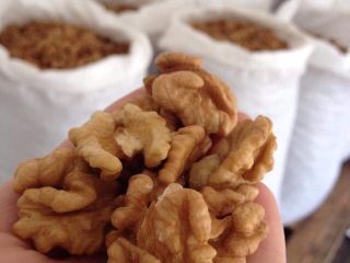 Vendemos nueces, compradas directamente al fabricante y cuidadosamente seleccionadas