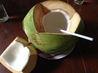 Podemos suministrar coco fresco y otros productos de coco.