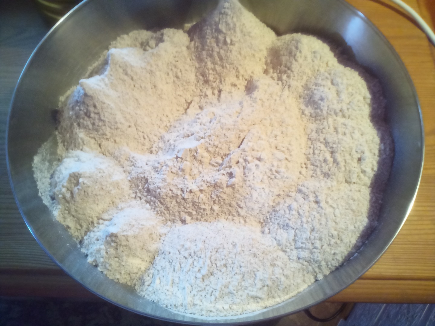 Ofrezco a la venta un molino de piedra orgánico, harina integral recién molida, ¡tanto en lotes pequeños como grandes! Precio: a granel 350 HUF / kg 1-4 kg 450