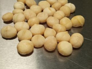 Somos agricultores y productores de nueces de macadamia y