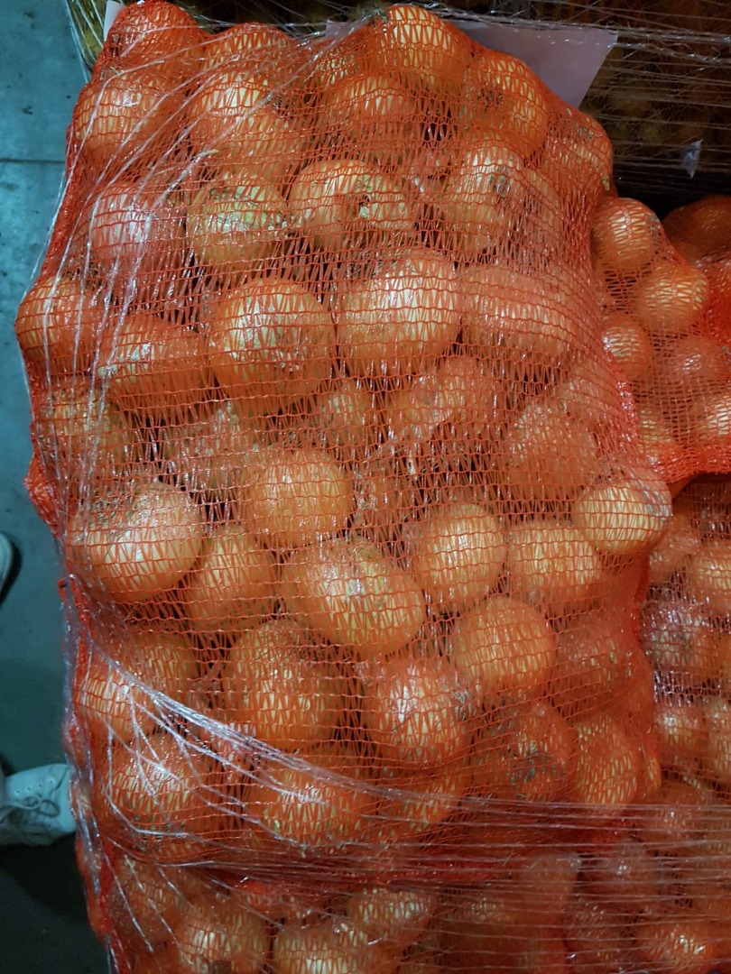 Venderé cebollas amarillas frescas Tenemos cebollas amarillas frescas listas para exportar CIF Danske 50-70mm No dude en cooperar
