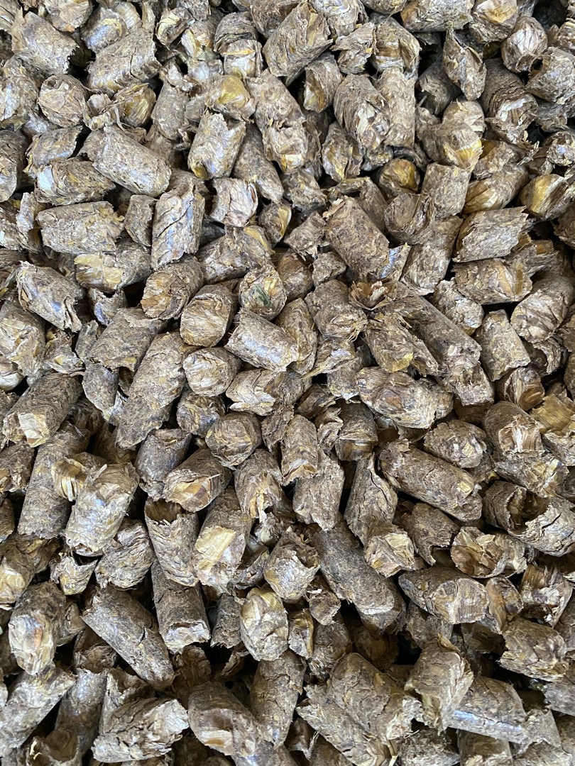 Los gránulos de paja se granularon con un Krone Premos 5000 y tienen un diámetro de 16 mm