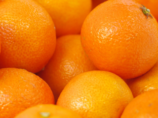 Hola, vendo naranjas de alta calidad en el mercado.
