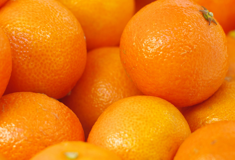 Hola, vendo naranjas de alta calidad en el mercado