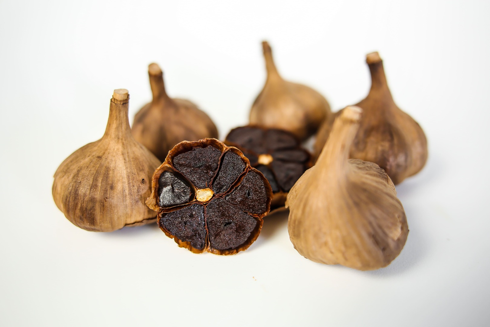 Vendemos ajo negro (fermentado) al por menor y al por mayor del productor Precio por 1 paquete - 60 gramos (3 piezas), a partir de 1 kg precio negociable Del