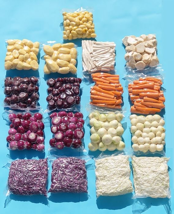 Verduras peladas y envasadas al vacío: Cebollas peladas: - blanco 2,5 PLN - en rodajas o en cubitos 8x8x8 mm 3,5 PLN - rojo 3,5 PLN - en rodajas o en cubitos