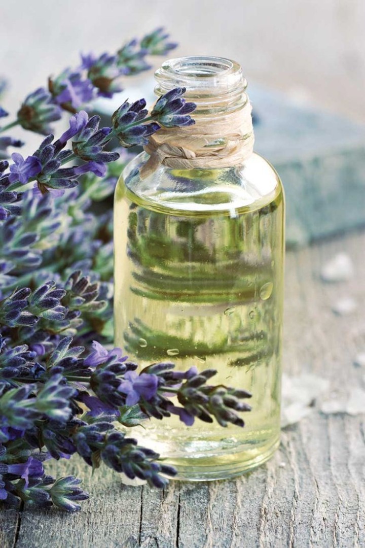 Venderé aceite de lavanda 100% natural de origen búlgaro de nuestra propia producción con un certificado de laboratorio