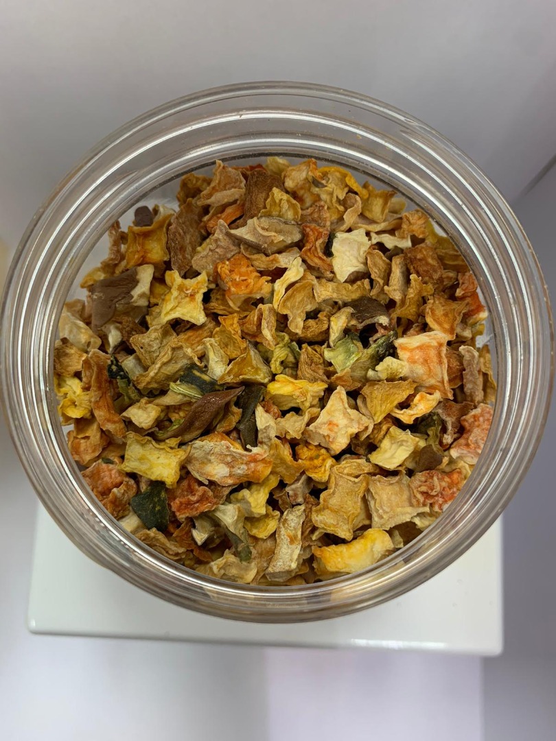 Importamos pimientos rojos y verdes secos de Uzbekistán, eneldo seco, aguja, perejil seco, puerro seco, remolacha seca, zanahoria seca, calabaza seca con y sin