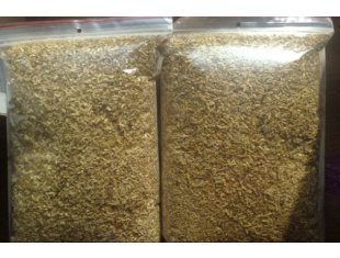 ¡Hola! Le ofrezco tabacos para fumar bien conocidos de marcas como: • Marlboro Red (sabor medio fuerte) • Marlboro Light (sabor ligero) • Rojo y blanco (sabor