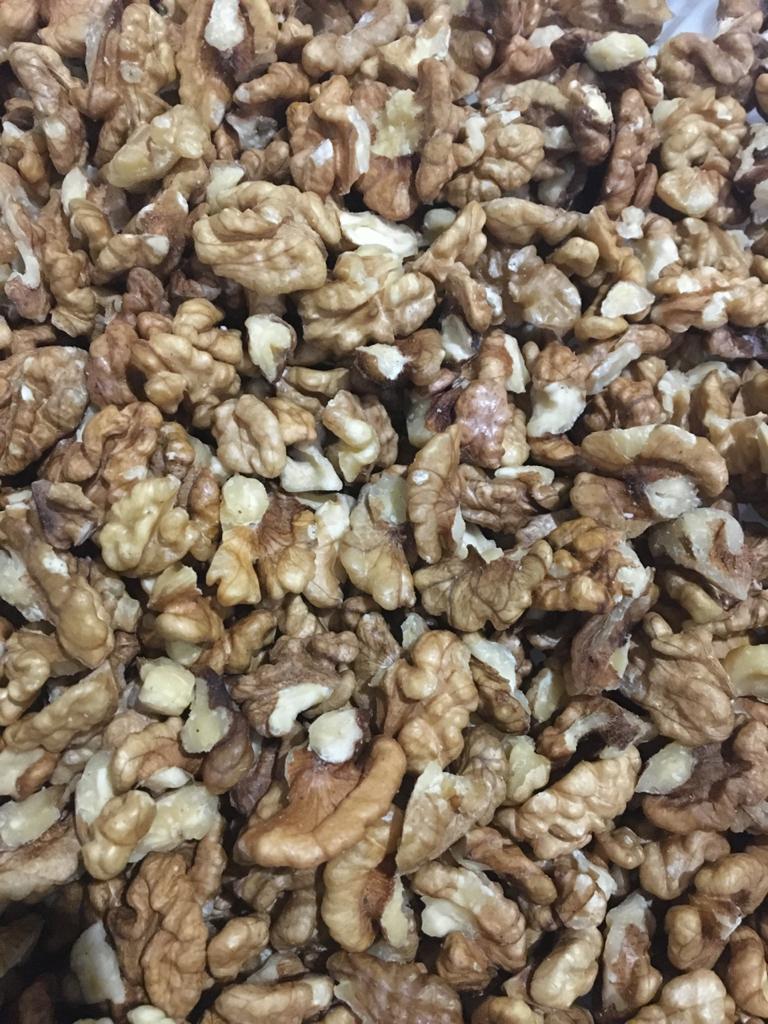 Venderé una nuez sin cáscara - Mitad - 26,7 PLN / kg, Mitad extra - 29,9 PLN / kg Empaquetado en una caja de cartón de 10 kg en una hoja de 540 kg