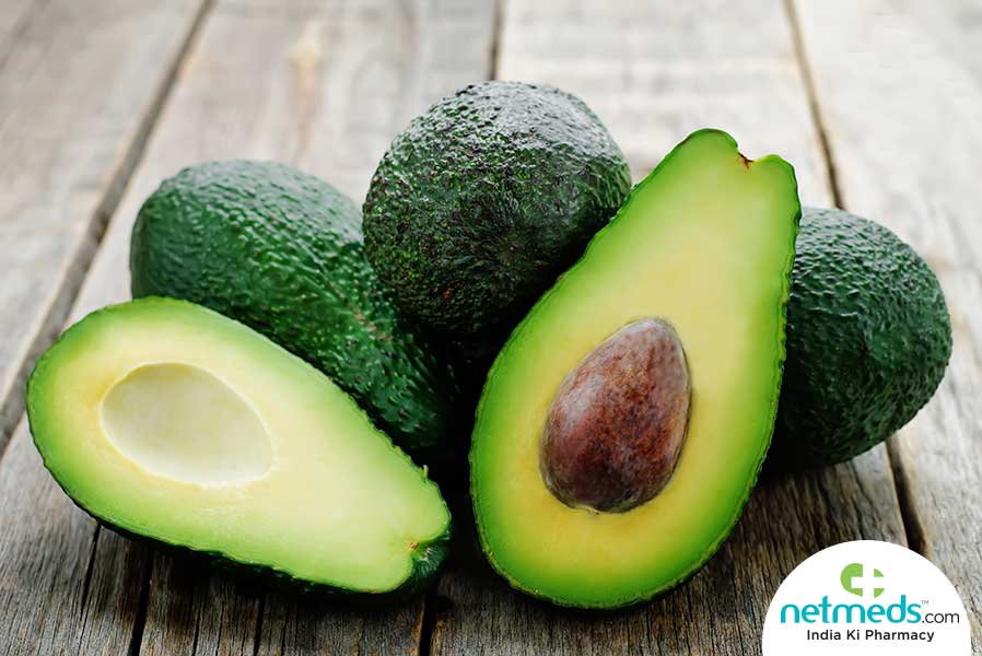 Compre Aguacates El aguacate Hass tiene una forma ovalada y una piel de guijarros distintiva y se reconoce fácilmente ya que se vuelve de un color púrpura