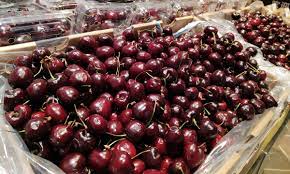 Las cerezas grandes se venden en cajas de 2 kg en cada clase A +, gracias a lo cual se conservan mejor Talla 28+ 6,50 € por kg + IVA Talla 30+ 7 € + IVA Los