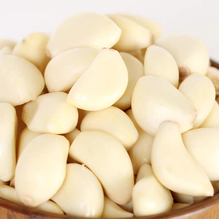 Ajo rico en nutrientes: cada 100 gramos de agua que contiene 69,8 gramos, 4,4 gramos de proteína, 0,2 gramos de grasa, ajo con carbón Ajo (22 hojas) Compuesto