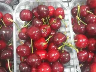 Aproximadamente 5 días será alvelible por cantidad de cerezas