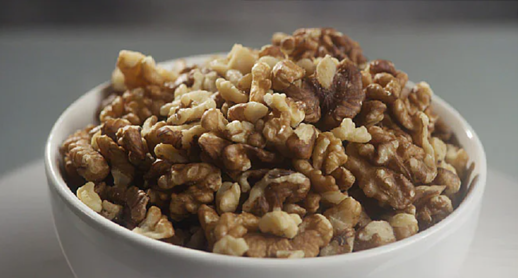 Venta de nueces sin cáscara por la cantidad de 5200 kg