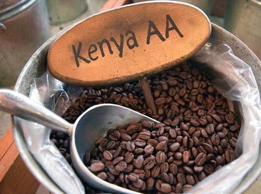 Granos de café ROBUSTA Precio: $ 12.58 / Kilogramo Cantidad mínima de pedido: 10,000 kg Método de procesamiento de Robusta: Grado natural: B (14-15sc) Peso: