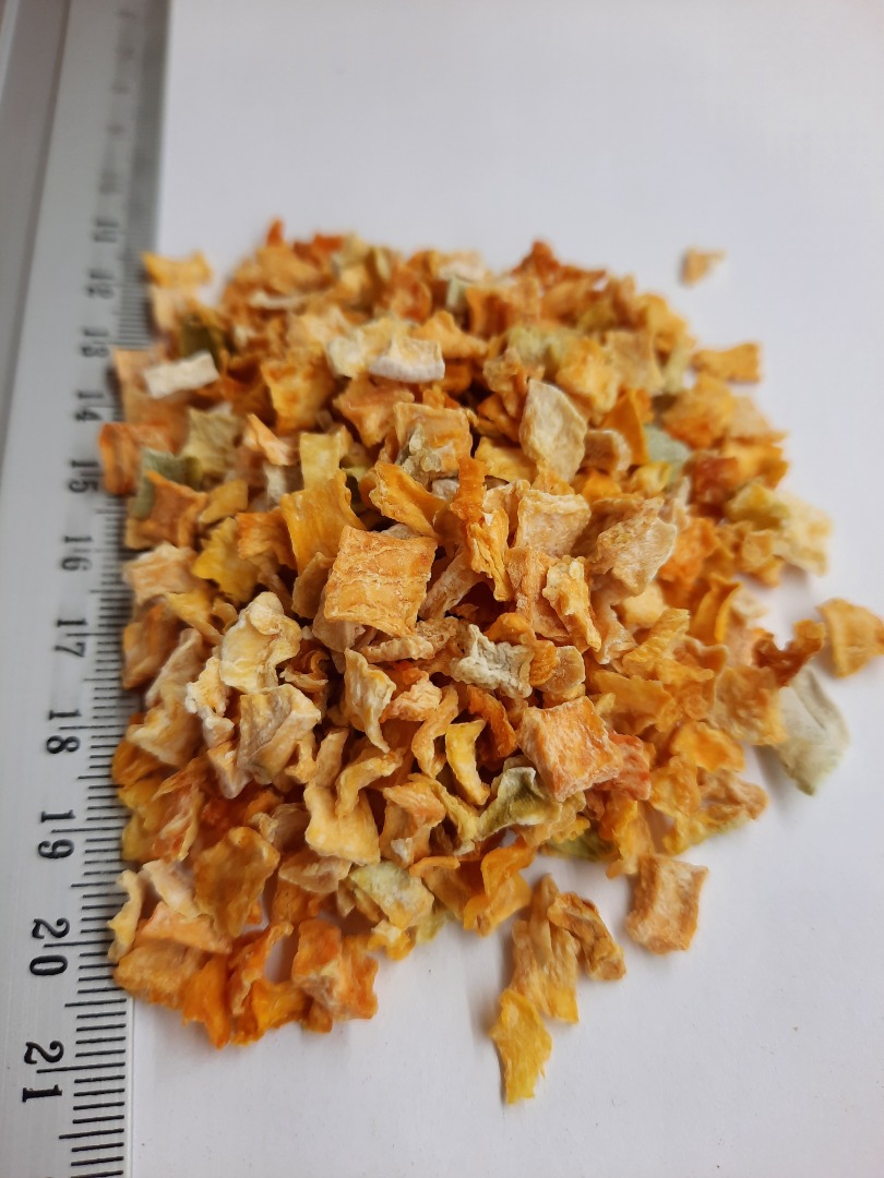 cubos de calabaza secos de 5x5 mm, envasados en bolsas de papel de 15 kg
