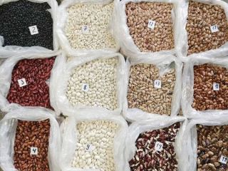 La empresa Bins Naturproduct vende frijoles. Gran surtido y