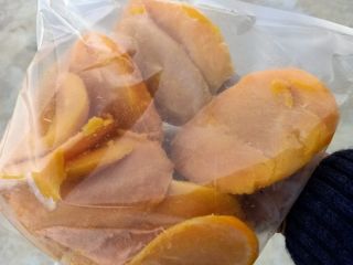 Vendo mango muy dulce, jugoso, pelado, sin piel, sin