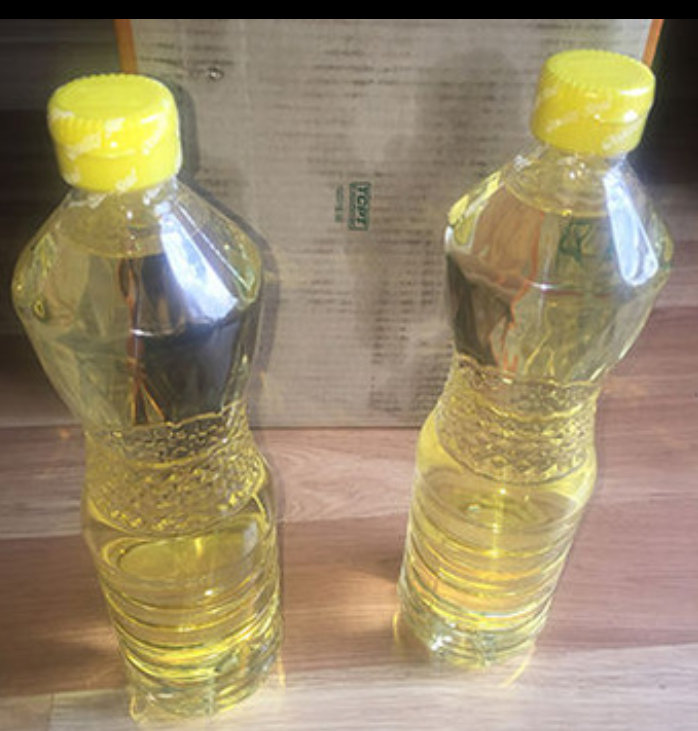 El aceite de soja se elabora extrayendo aceite de semillas de soja enteras